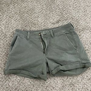 American Eagle women’s size 6 super stretch midi shorts in olive green